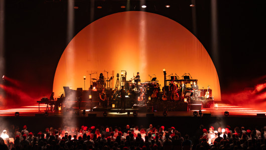 Lorien Testards hyllade soundtrack spelas live i Avicii Arena.